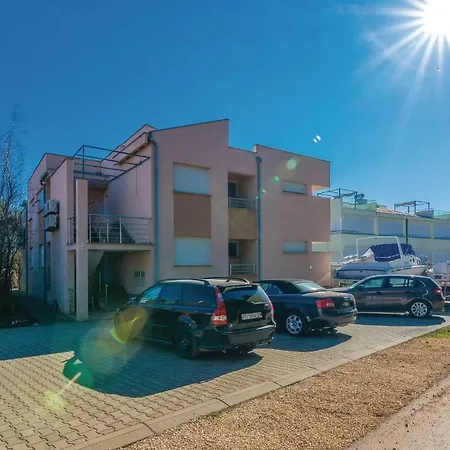 One-bedroom In Privlaka شقة